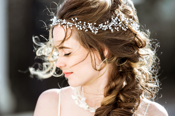 Comment se coiffer quand on est invité à un mariage ?