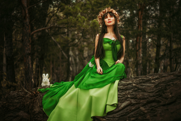 Quels bijoux porter avec une robe verte ?